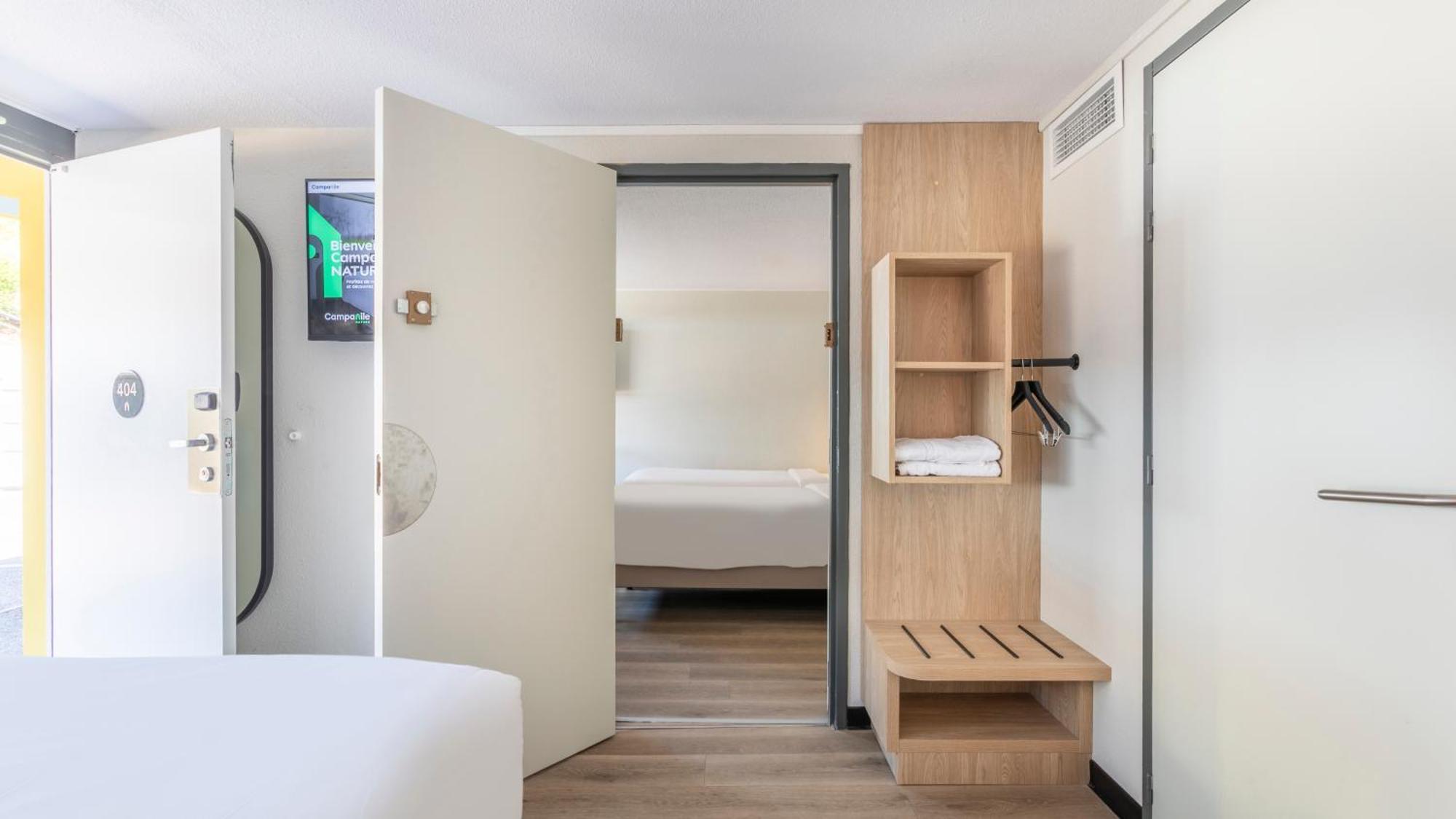 Standard Room Connecting 1 Queen Bed 2 Single Beds